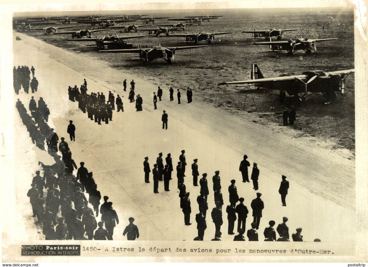 A ISTRES LE DÉPART DES AVIONS POUR LE MANOEUVRES D'OUTRE MER  ETAT SEE SCAN   20*15CM PHOTO PARIS SOIR - Aviación