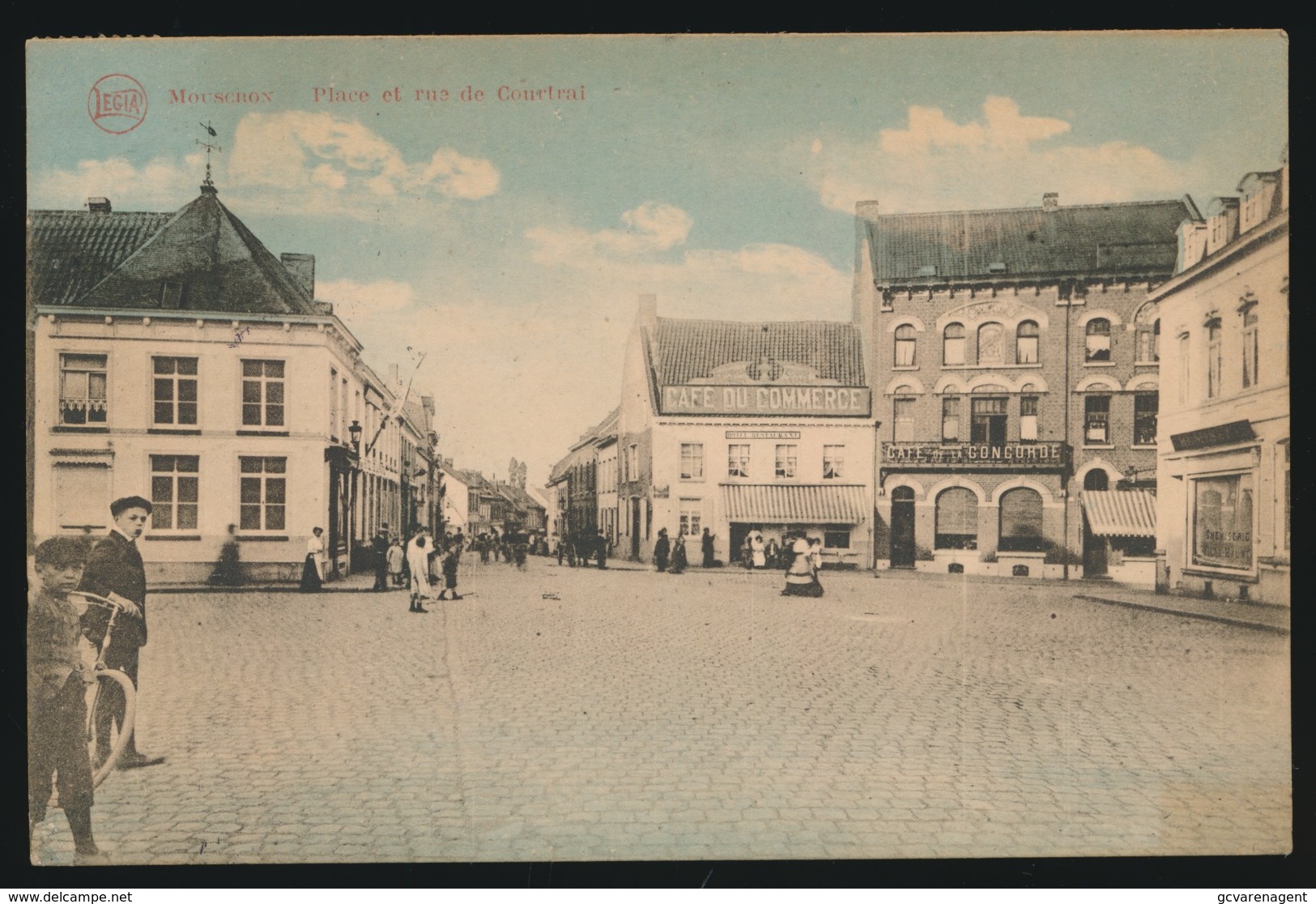 MOUSCRON  PLACE ET RUE DE COURTRAI - Mouscron - Moeskroen