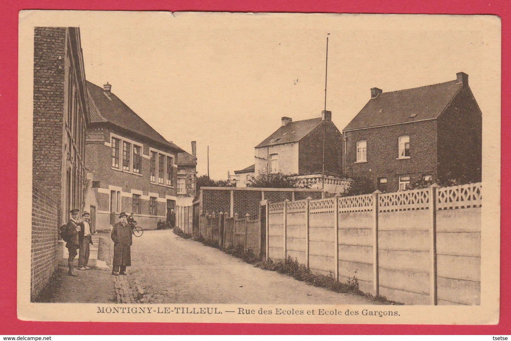 Montigny-le-Tilleul - Rue Des Ecoles Et Ecole Des Garçons, Personnages ( Voir Verso ) - Montigny-le-Tilleul