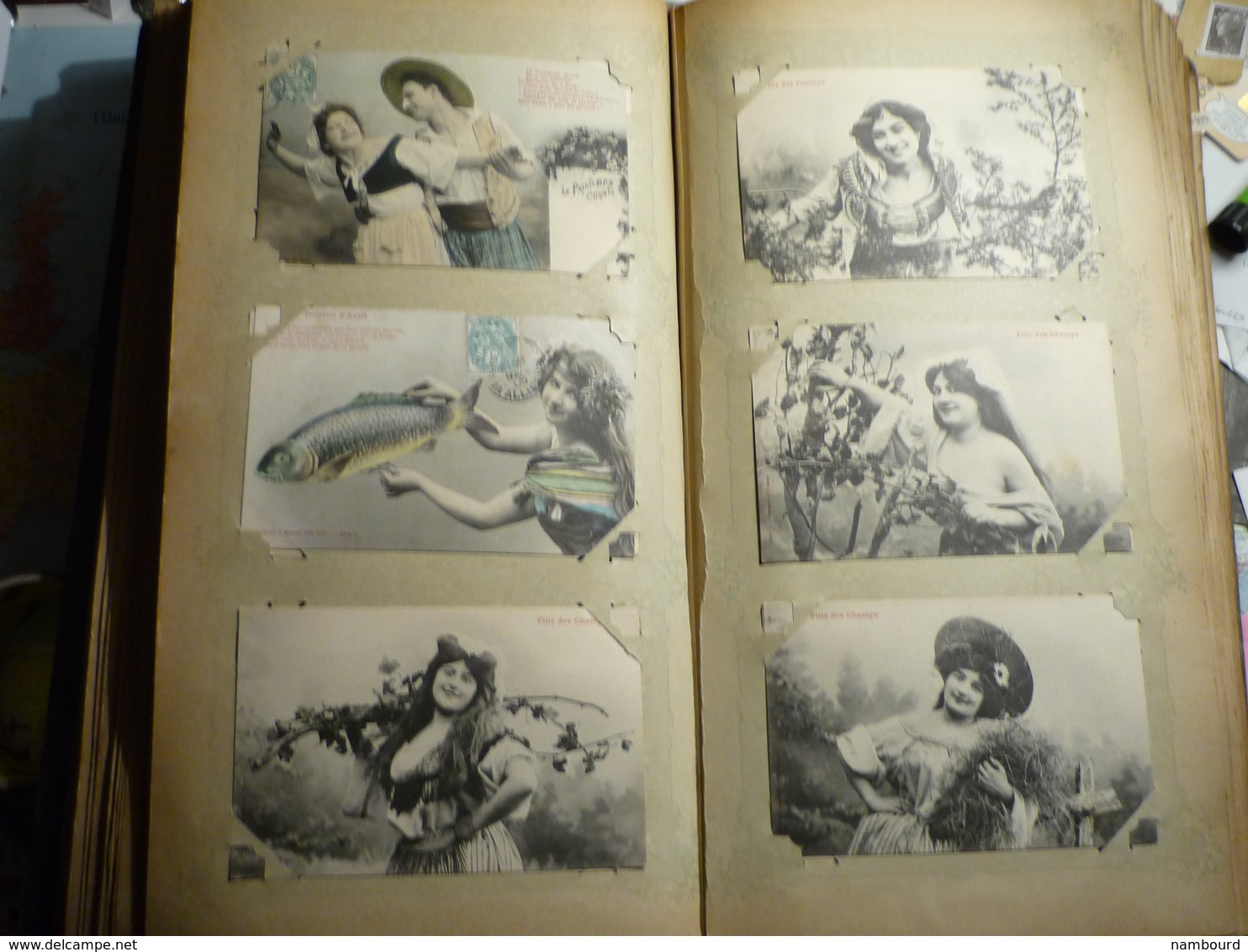 Lot de 696 cartes fantaisie Bergeret dans un gros album ancien de 232 pages