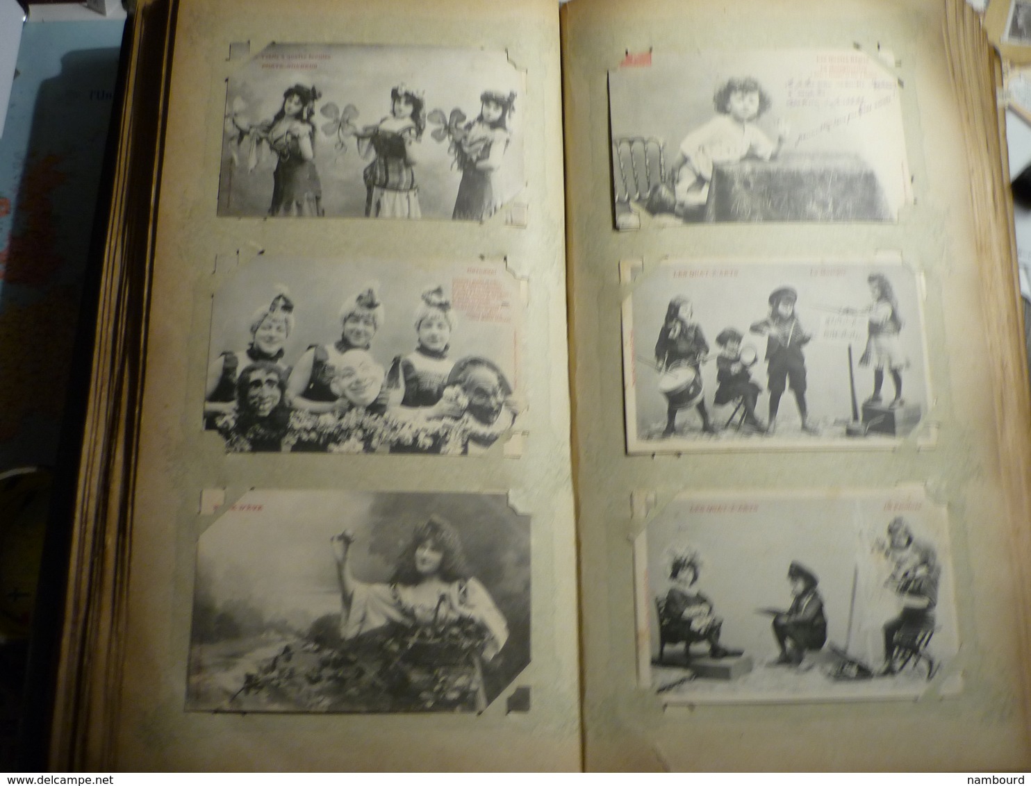 Lot de 696 cartes fantaisie Bergeret dans un gros album ancien de 232 pages