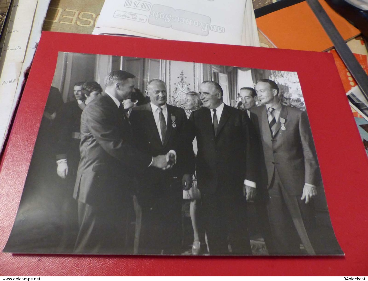 P-83 , Photo De Presse , à L'Elyséee, Georges Pompidou Avec Les Cosmonautes Américain, AMSTRONG, ALDRIN Et COLLINS, 1969 - Personalidades Famosas