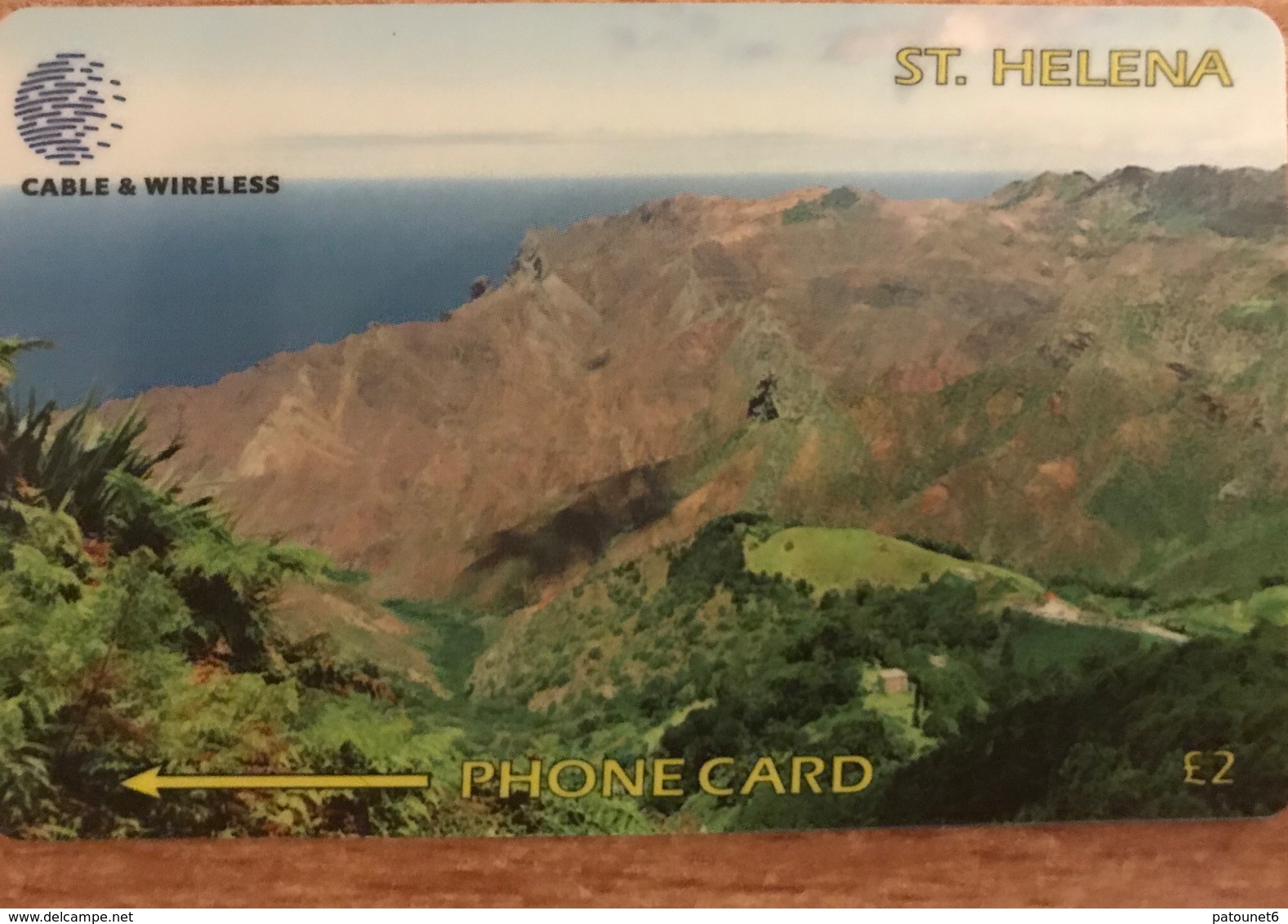 SAINTE-HELENE  -  Cable  § Wireless  -  " Former Governor "  -  £2,00 - St. Helena