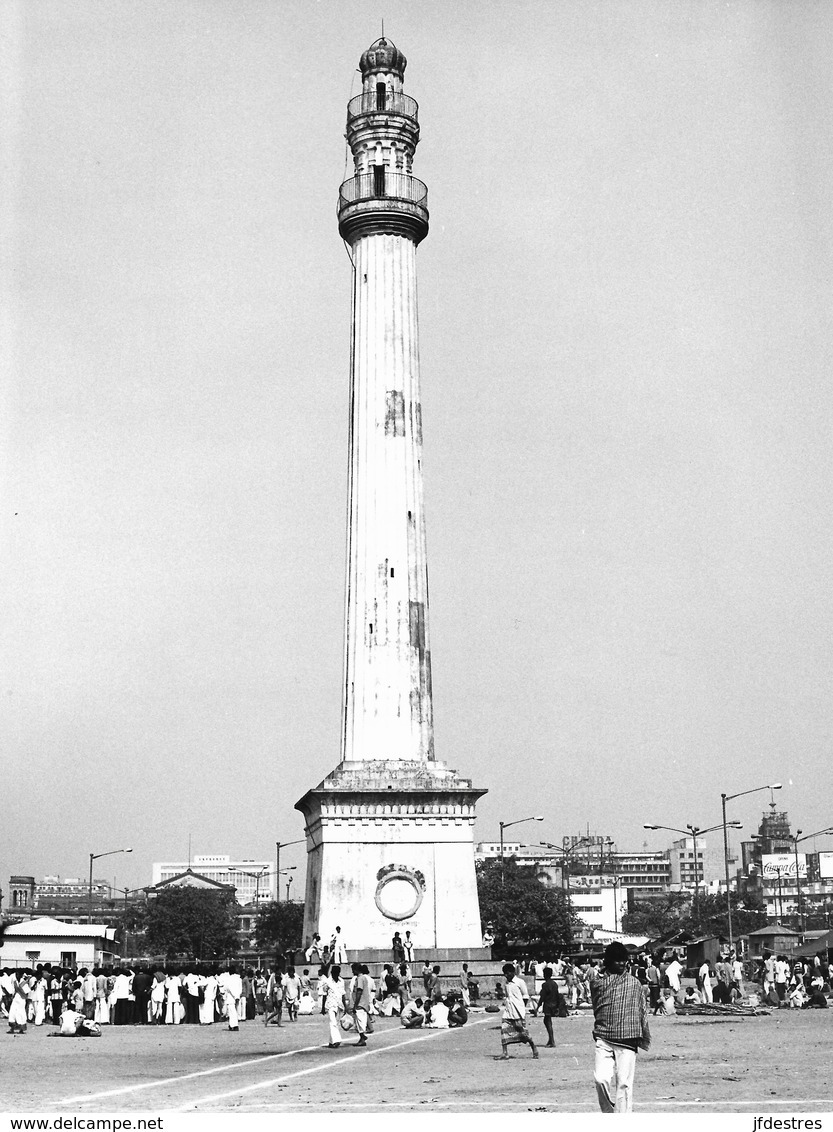 Photo Inde Calcutta Le Shaheed Minnar La Colonne De La Victoire Contre Le Népal Photo Vivant Univers - Plaatsen