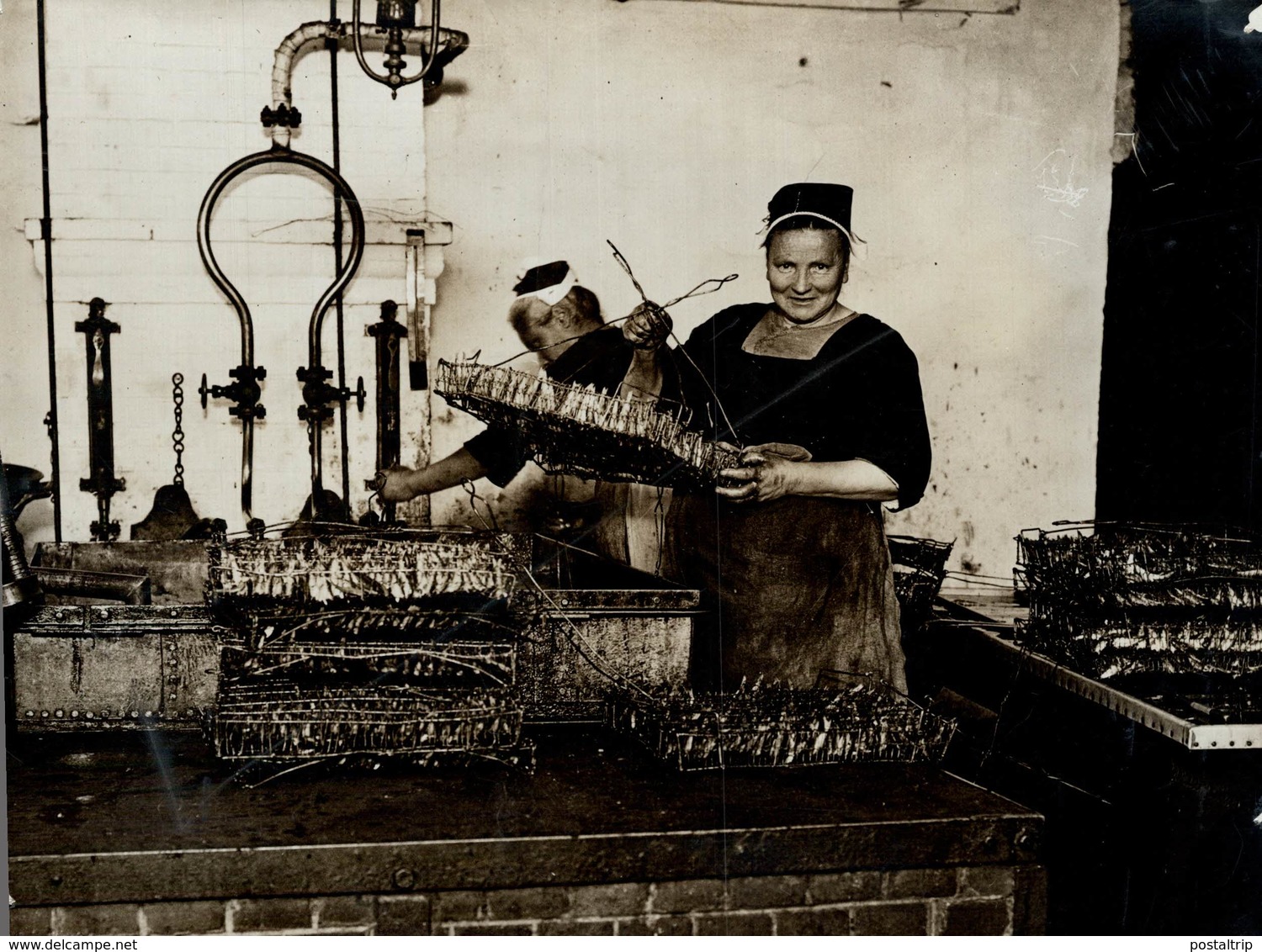 CLOSING DOWN OF 116 SARDINE FACTORIES IN BRITTANY CONCARNEAU COOKING SARDINES  22*17CM Fonds Victor FORBIN 1864-1947 - Profesiones