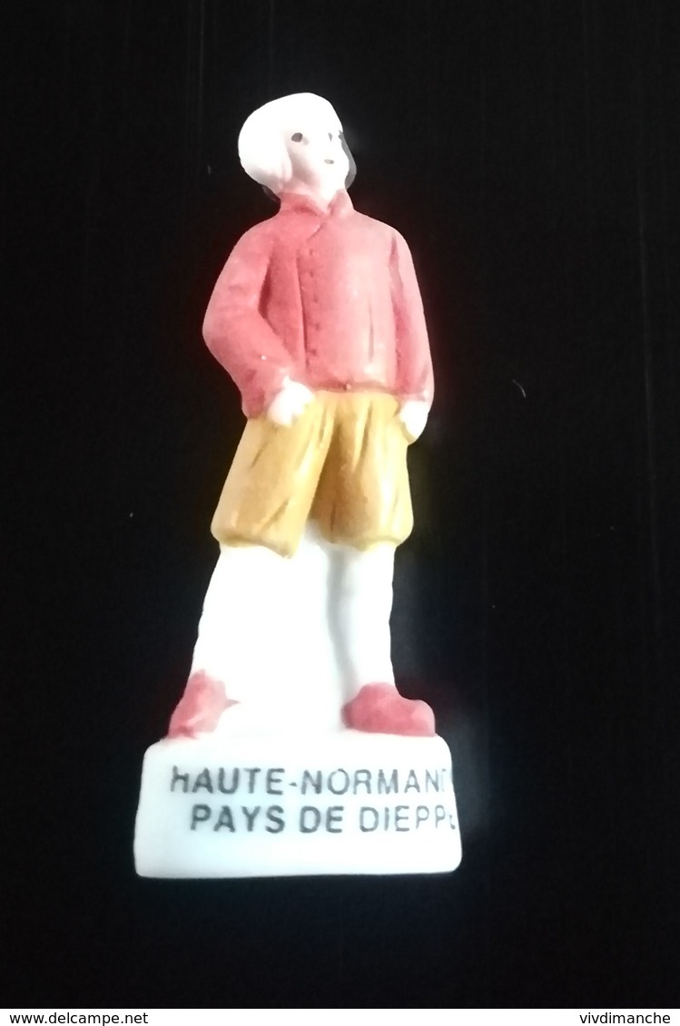 HOMME HAUTE NORMANDIE - PAYS DE DIEPPE - FEVE MATE - Région