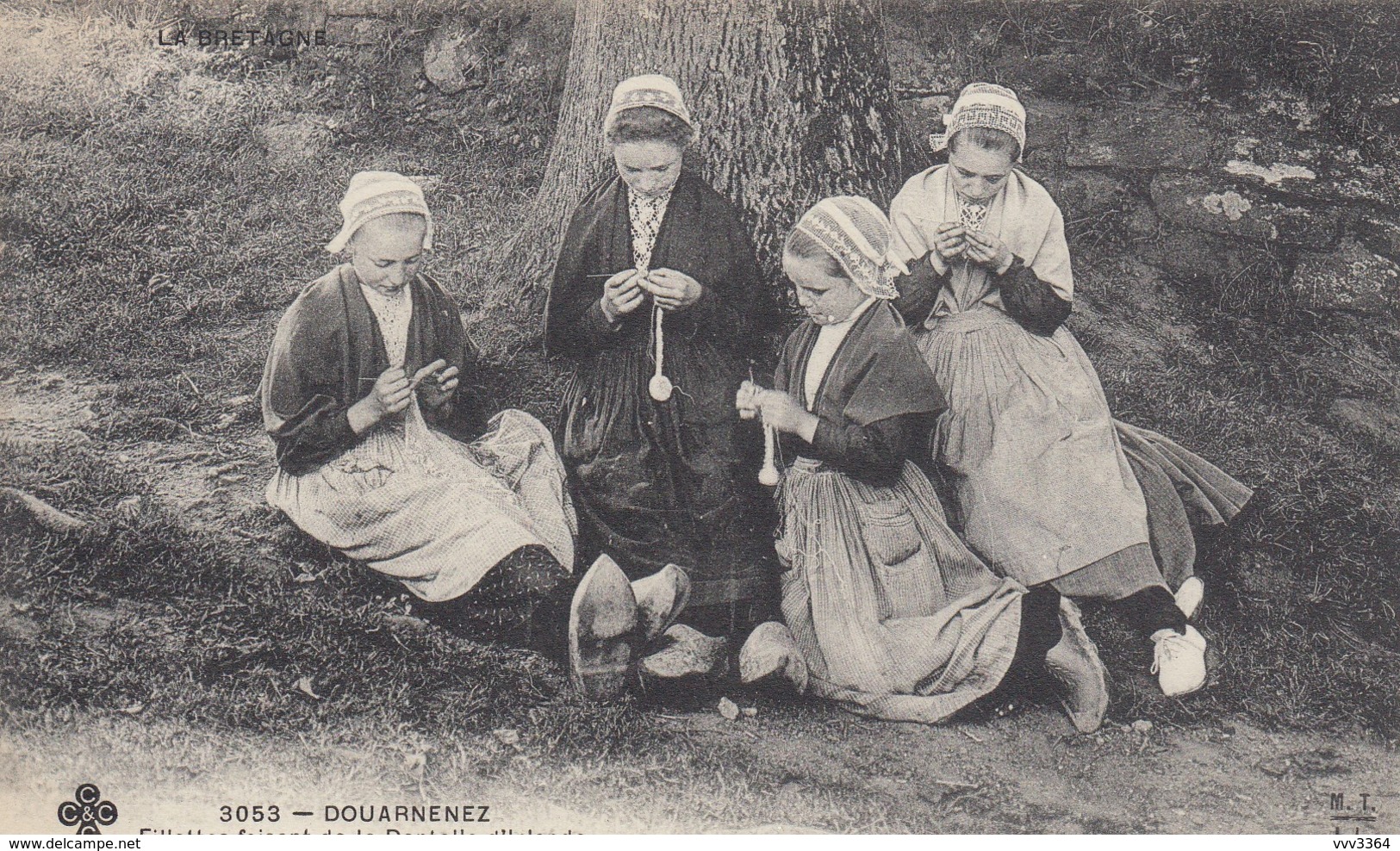 DOUARNENEZ: Fillettes Faisant De La Dentelle D'Irlande - Douarnenez