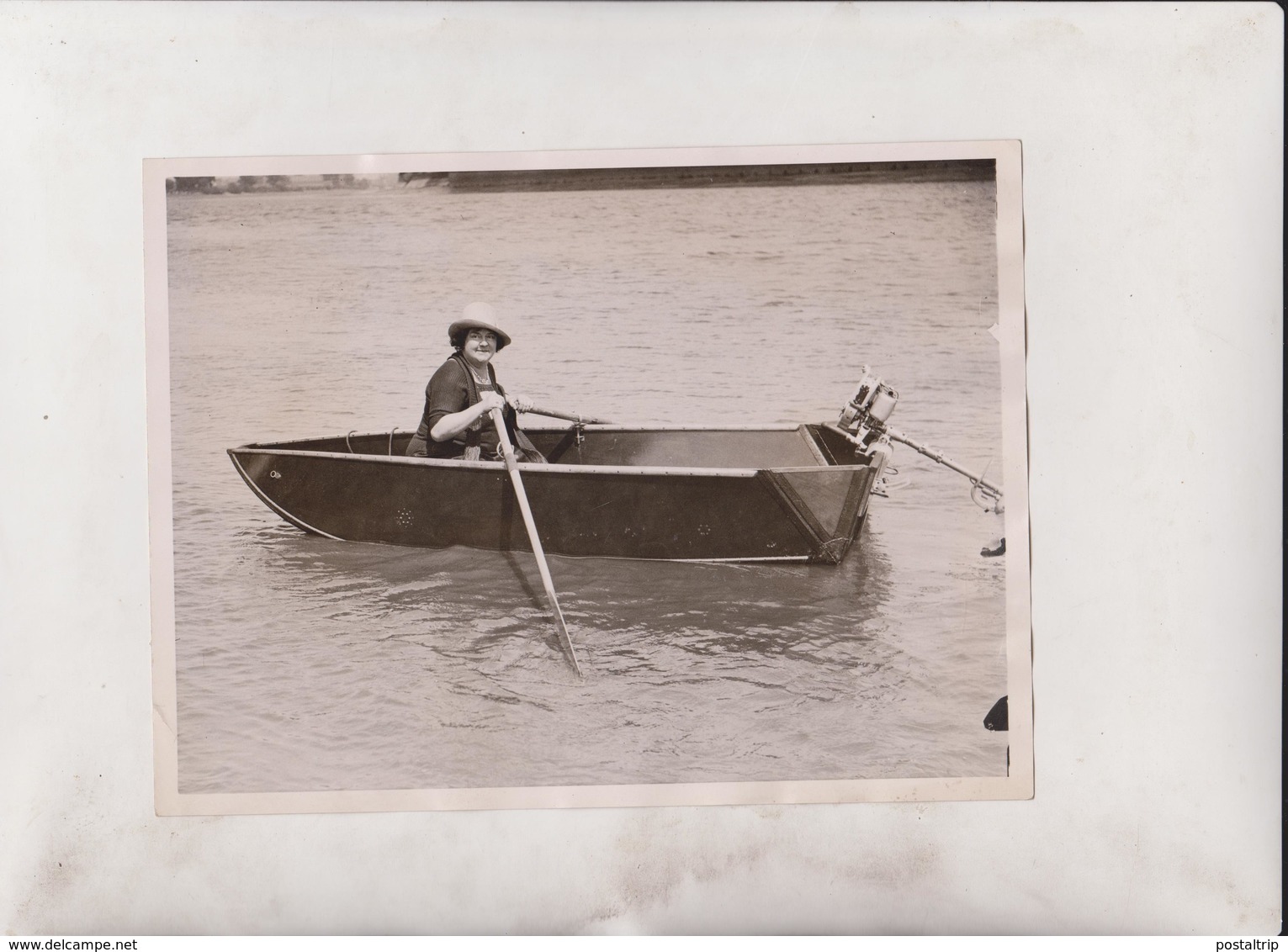 WOMAN TO TRAVAL TO UNKNOWN COUNTRY MISS MAY MOTT SMITH COLLAPSIBLE BOAT  20*15CM Fonds Victor FORBIN 1864-1947 - Schiffe