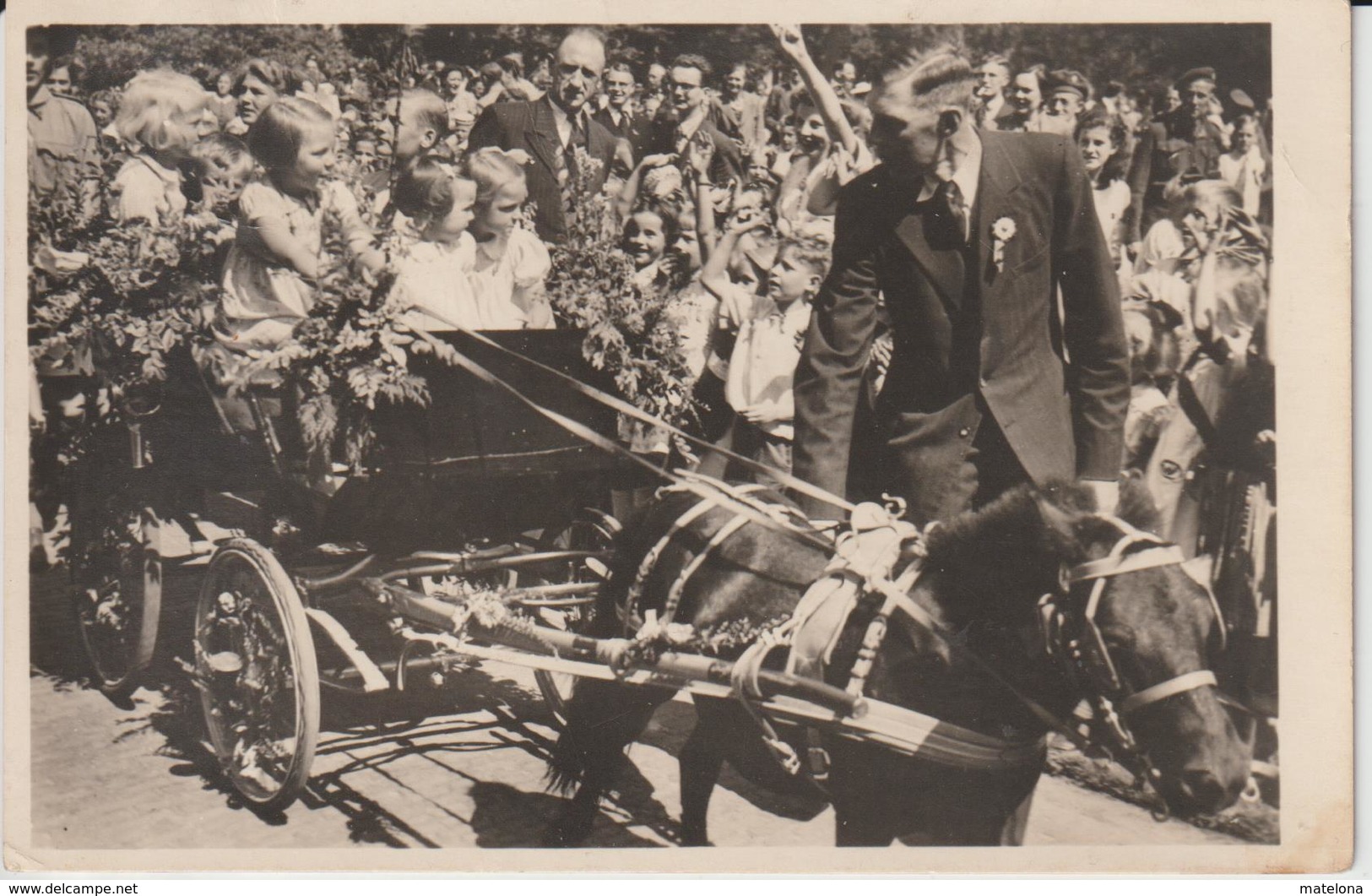 PAYS BAS HOLLAND UTRECHT DE DRIE PRINSESJES IN HUN PONNYWAGEN OP HET TUINFEEST TE SOESTDIJK AUOT 1945 - Soestdijk