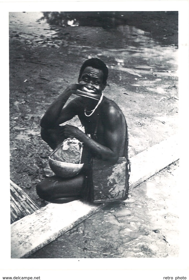 Photo Afrique 12,8 X 17,8 Cms, AEF, Tchad, Fort Archambault, Femmes à Plateaux ( Tribu Race Banda ) - Afrique