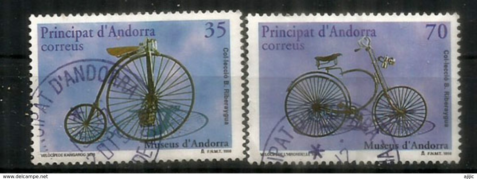 Premiers Bicycles. Draisienne & Vélocipède, 2 Timbres Oblitérés,  1 ère Qualité - Usados