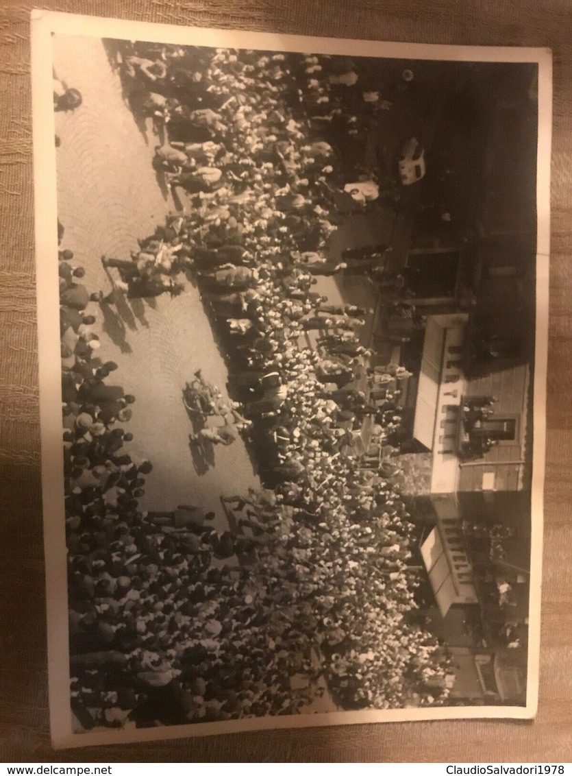 Foto Militare Bersaglieri Di Corsa Anni 50-60 Con Auto 500 - Guerra, Militari