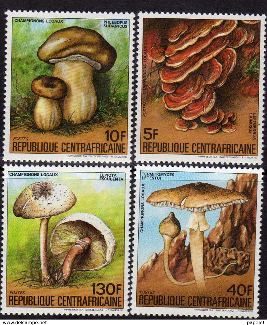 Centrafricaine N° 653 A / D XX Flore : Champignons. La Série Des 4 Valeurs Sans Charnière, TB - Centrafricaine (République)