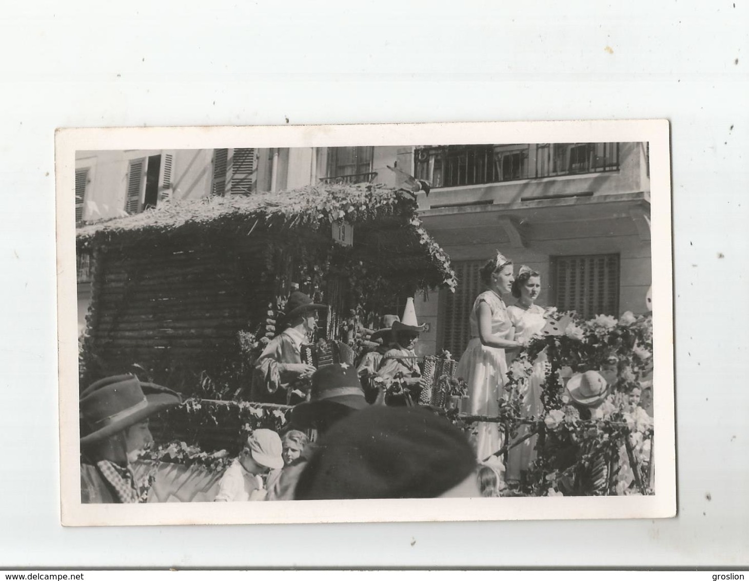 OYONNAX (AIN) CARTE PHOTO DE LA FETE DES FLEURS (CHAR FLEURI MISS ET ACCORDEONNISTES) - Oyonnax