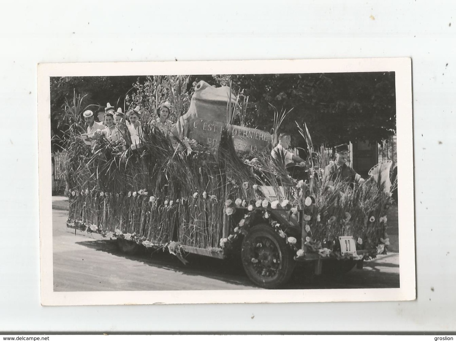 OYONNAX (AIN) CARTE PHOTO DE LA FETE DES FLEURS (AUTO FLEURIE AVEC MISS) - Oyonnax