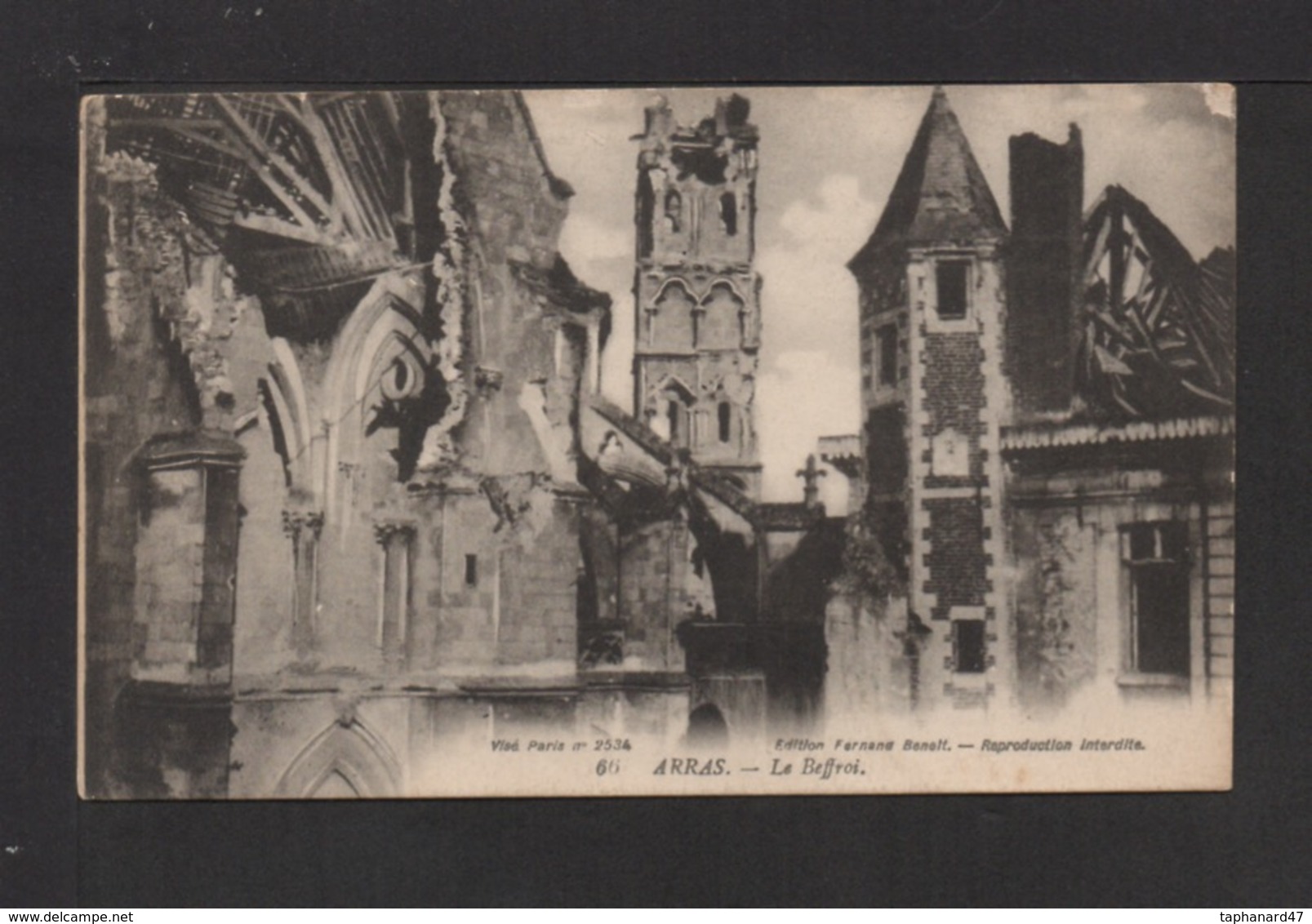 CPA . 62 . ARRAS . Bombardé . Le Beffroi . (visé Paris N° 2434) - Arras