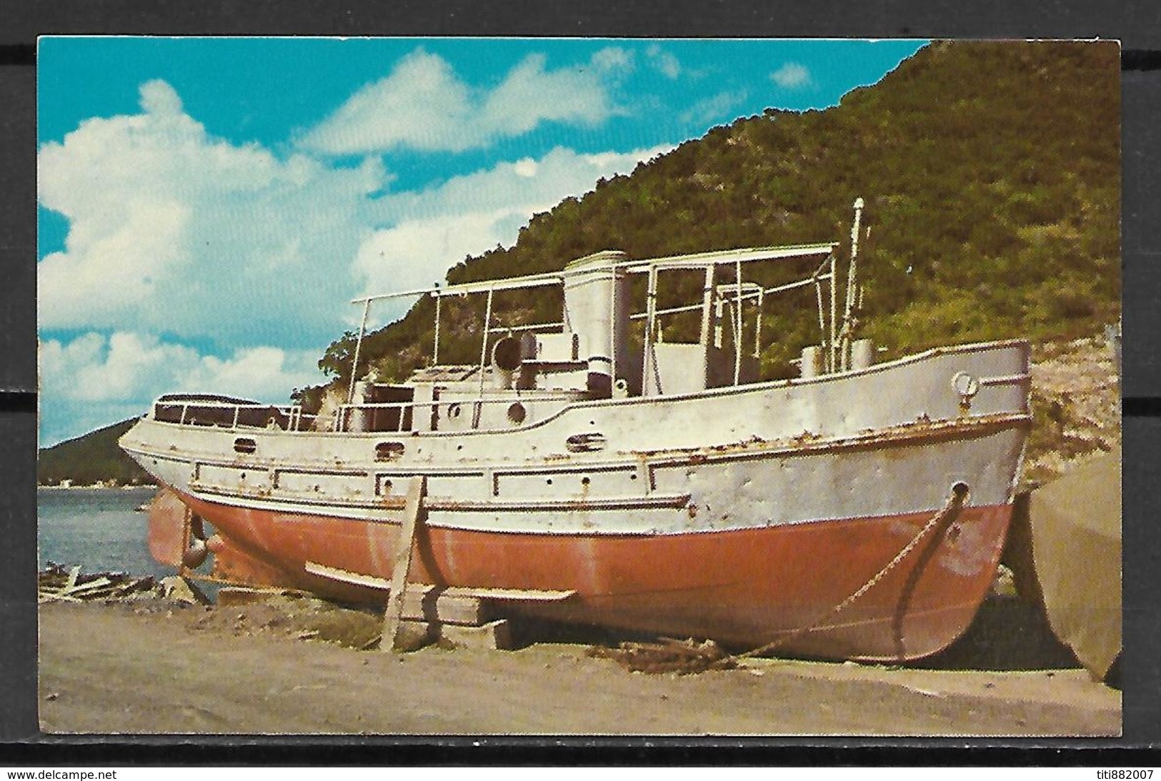 GUADELOUPE   -    1973  .  SAINT - MARTIN   -   Vieux Bateau échoué. - Saint Martin