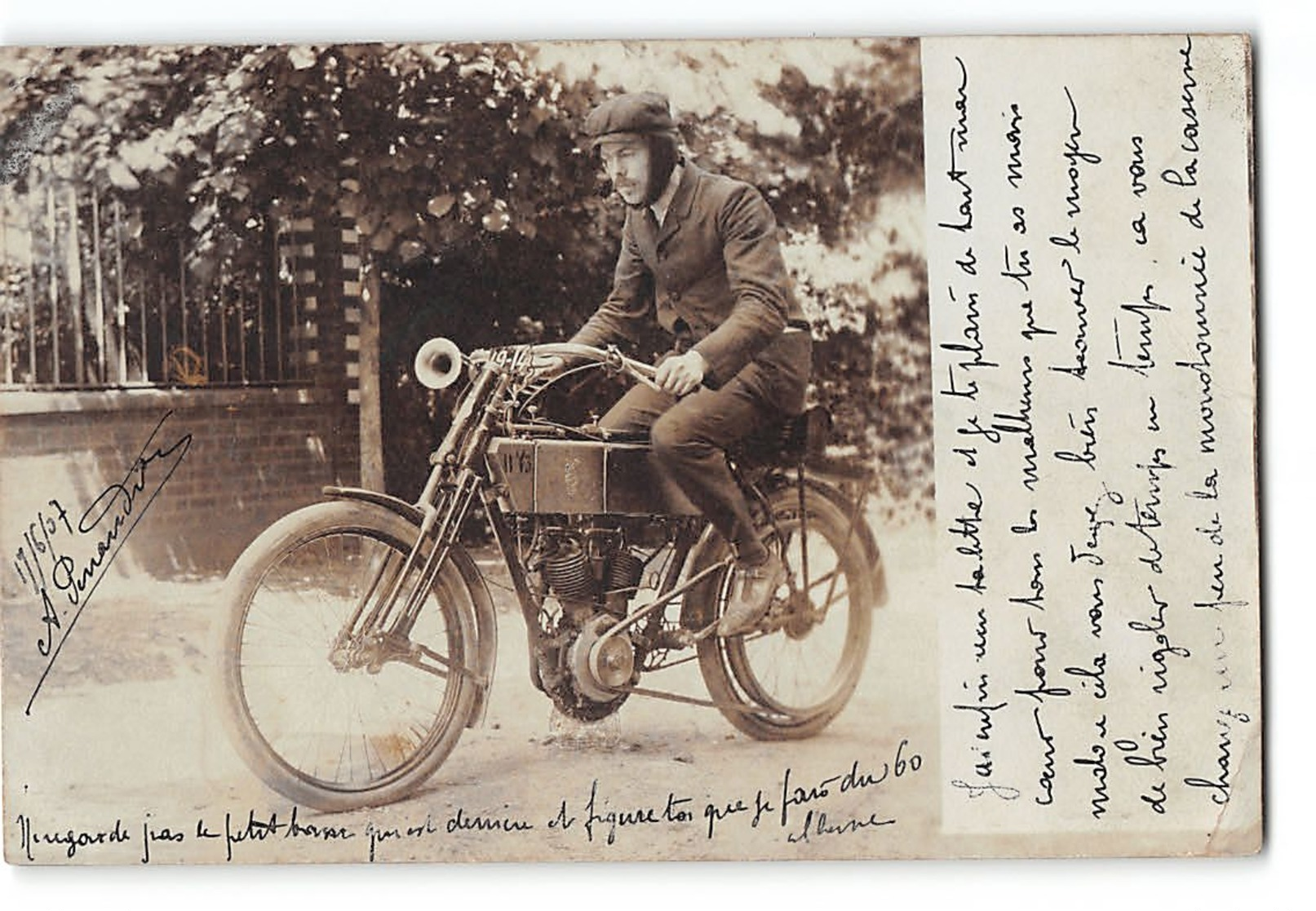 CPA Carte Photo Une Moto - Motos