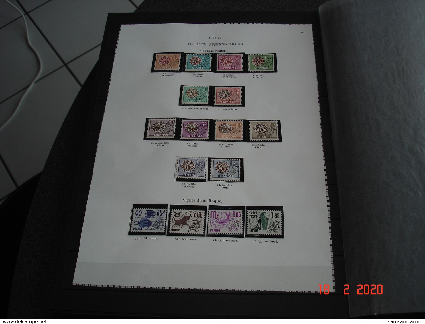 ALBUM CONTENANT TIMBRES,BLOCS FEUILLETS ET CARNETS NON PLIES NEUFS LUXE DE FRANCE  TRES BELLE COTE