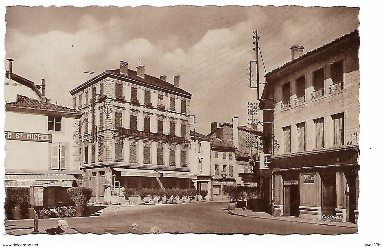 BOURGOIN-JALLIEU Place St-Michel - Bourgoin