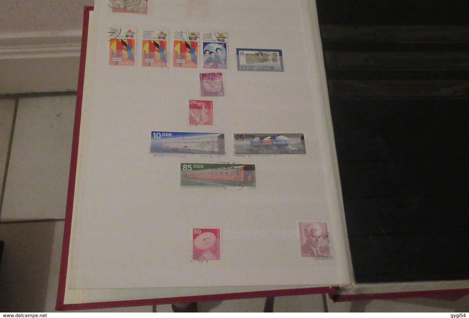 DDR    Lot  De Timbres   DANS UN CLASSEUR  De 64 Pages - Collections (en Albums)