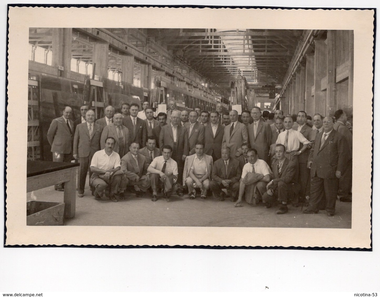 CT-00277- FOTO ORIGINALE - GRUPPO VISITA IN AZIENDA "SAINT GOBAIN " DI PISA GIUGNO 1951 - Persone Anonimi