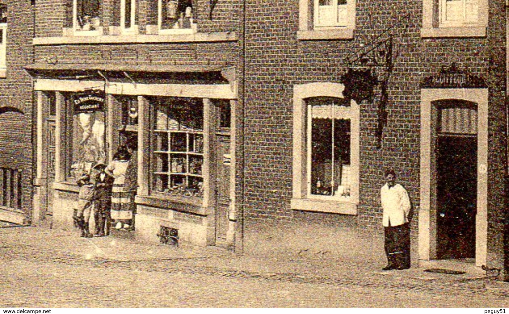 Barvaux ( Durbuy). Grand'Rue Avec L'Eglise Du Sacré Coeur, Coiffeurs, Trine Tacheny, Magasin De Chaussures, Pâtisserie - Durbuy