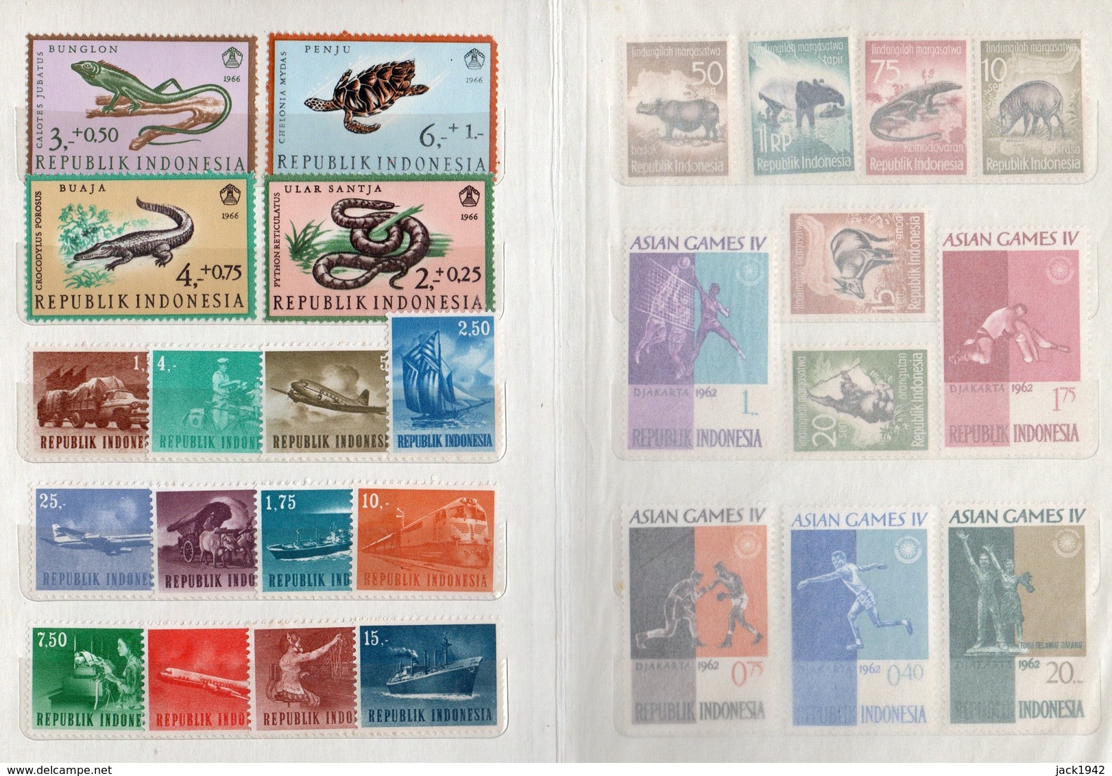 Collection of 160 stamps of Indonesia 1960's in a small stockbook - présentés dans un classeur