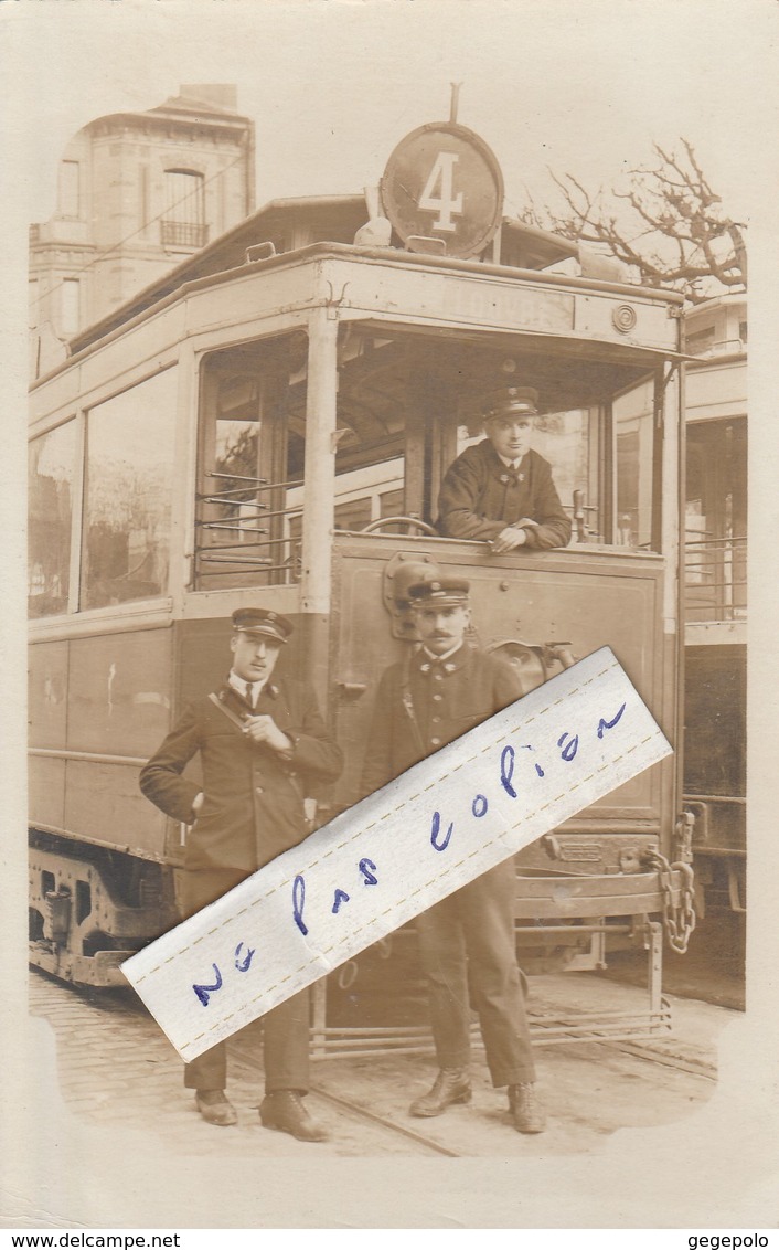 PARIS - Tramway N° 4 - Ligne  Montreuil - Nation - Louvre    ( Carte Photo )      Conducteur Et Contrôleurs - Openbaar Vervoer