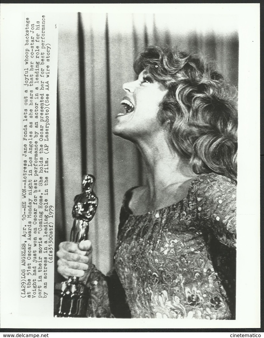 Foto Di Una Felice Jane Fonda Felice Vincitrice Dell'Oscar 1979 Come Migliore Interprete Nel Film Coming Home - Fotos