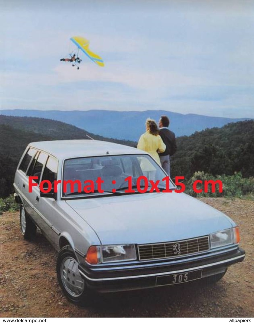 Reproduction D'une Photographie Ancienne D'une Publicité Pour La Peugeot 305 Break - Other & Unclassified