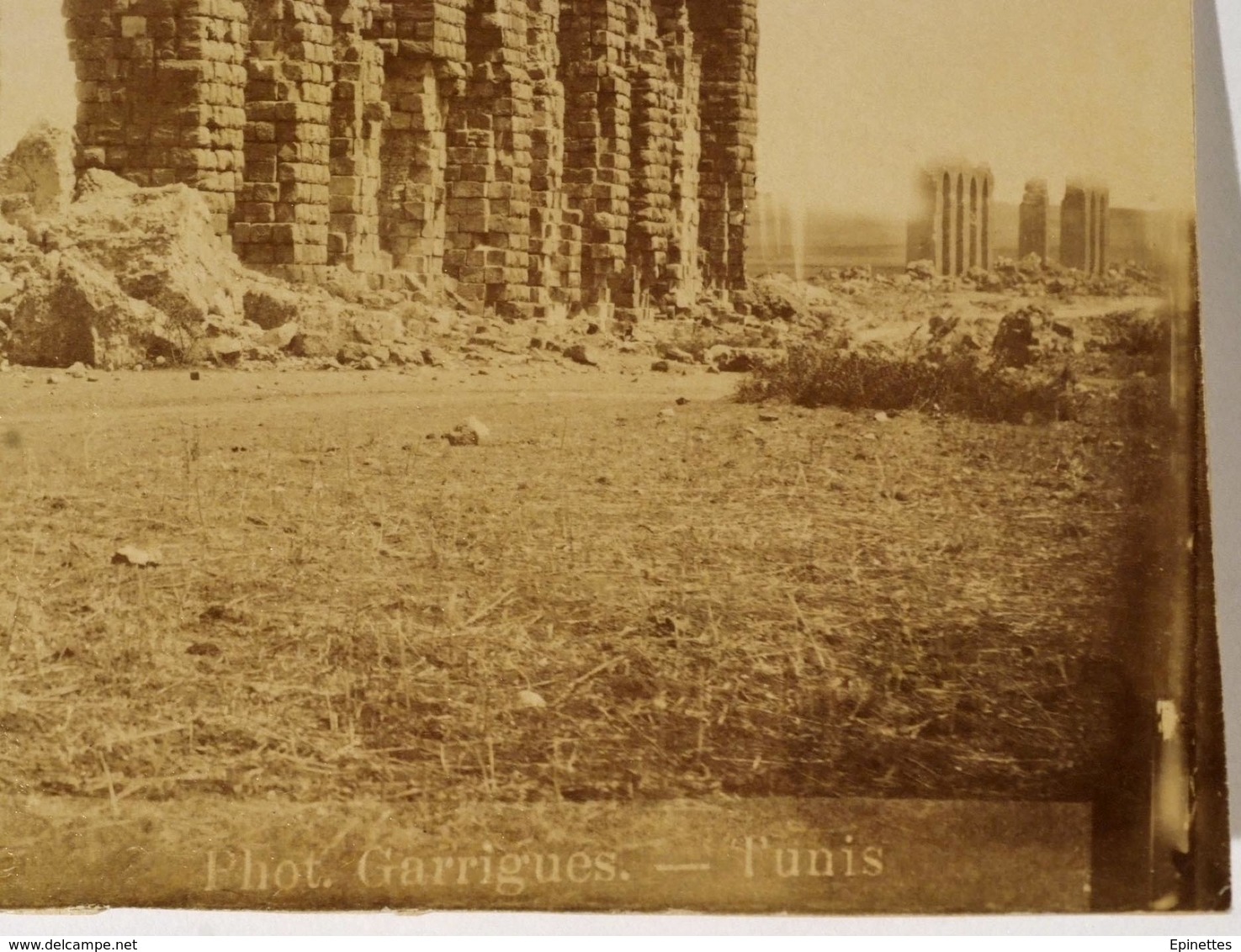 GRANDE PHOTO 20x26 Cm: TUNIS, Tunisie, Aqueduc Romain Route De Zaghouan; Photo J. GARRIGUES, 1860-90. 19e Siècle - Afrique