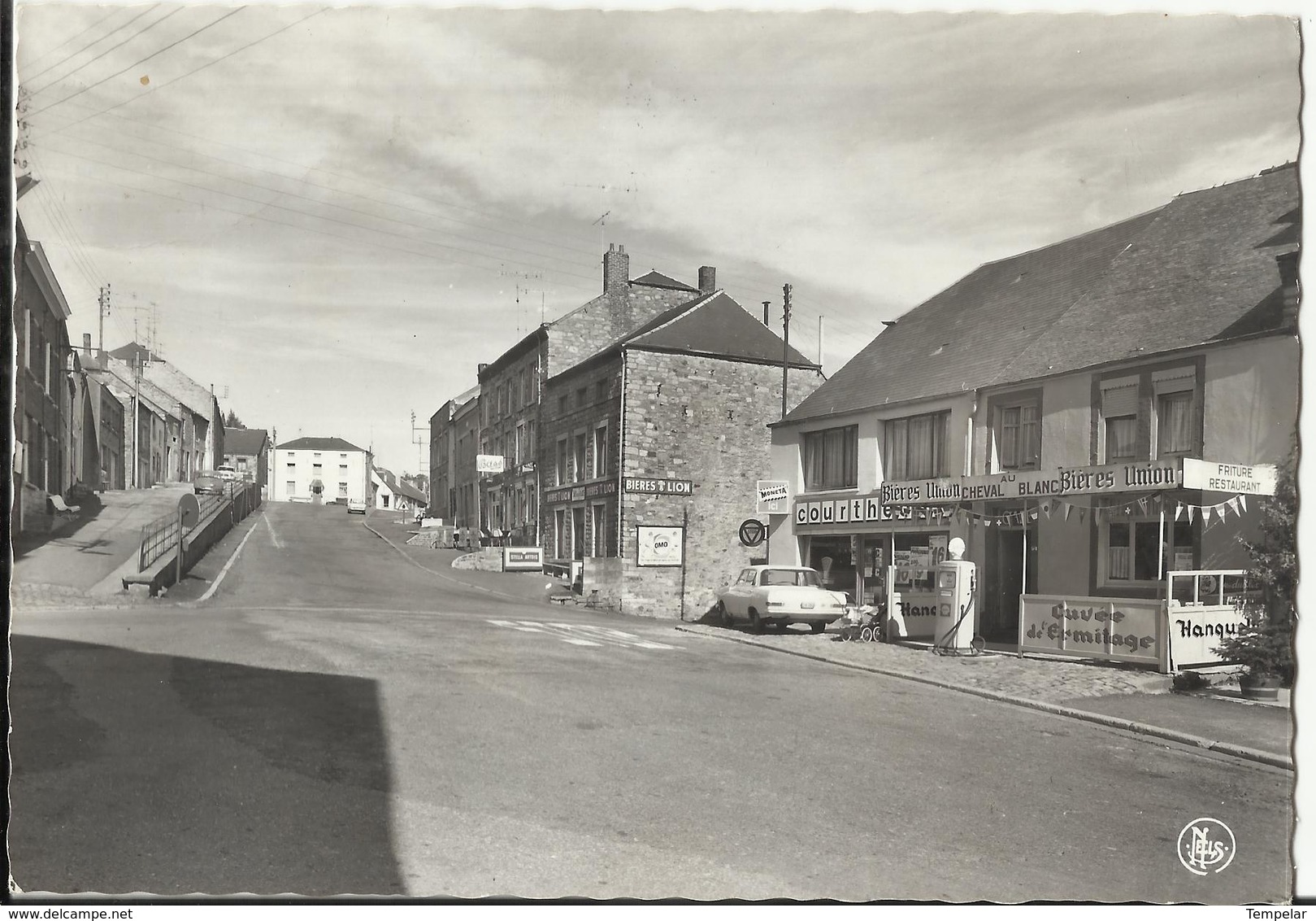 OIGNIES-en-THIERACHE - Le Centre Du Village (Viroinval) - Viroinval