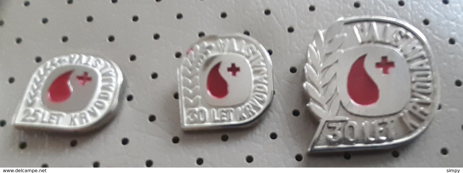 RED CROSS Slovenia 25 & 30 Years Blood Donation Pins - Geneeskunde