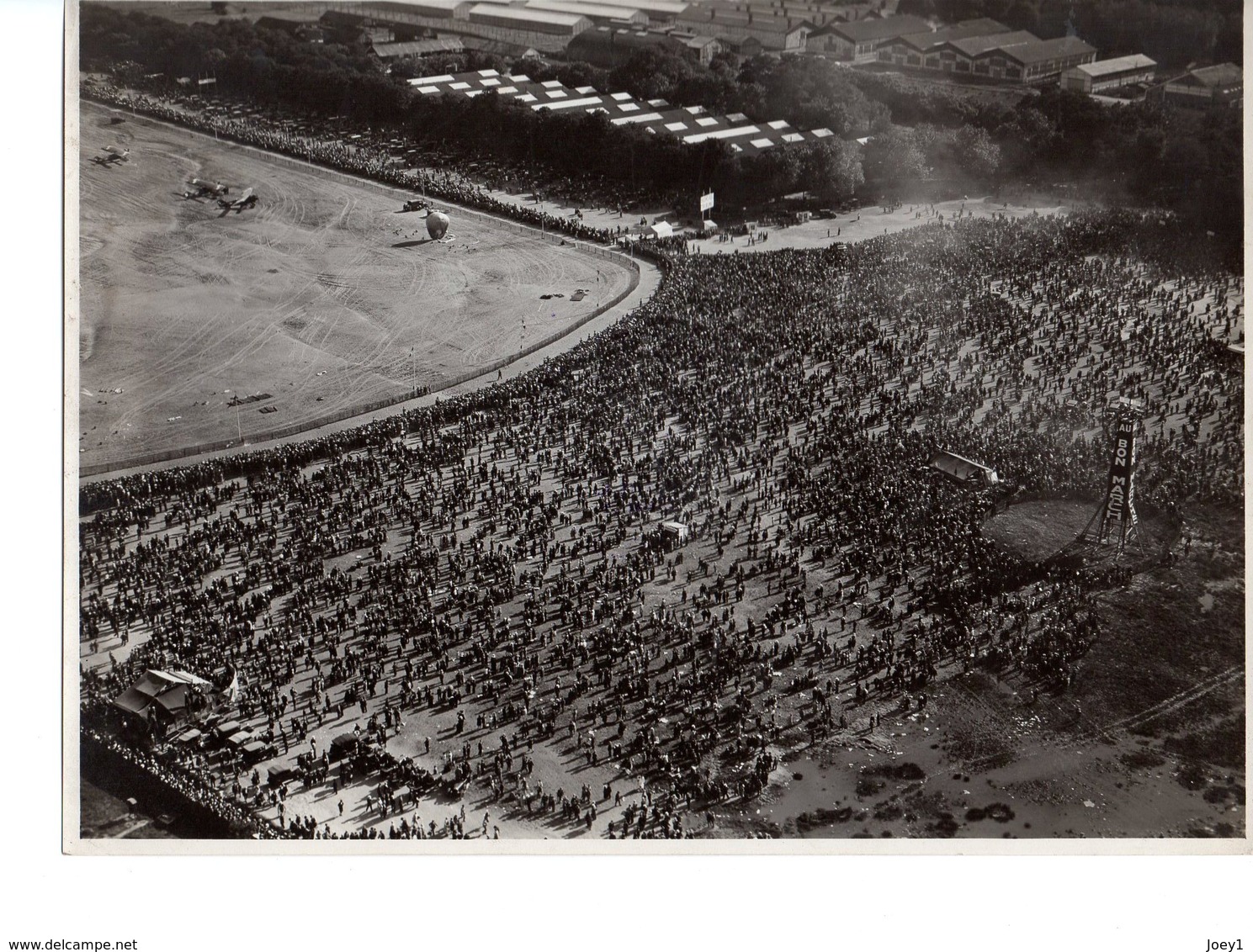 Photo Aérienne De L' Aérodrome Du Bourget Années 1930,format 18/24 Signée Au Dos Avec Tampon. - Luchtvaart