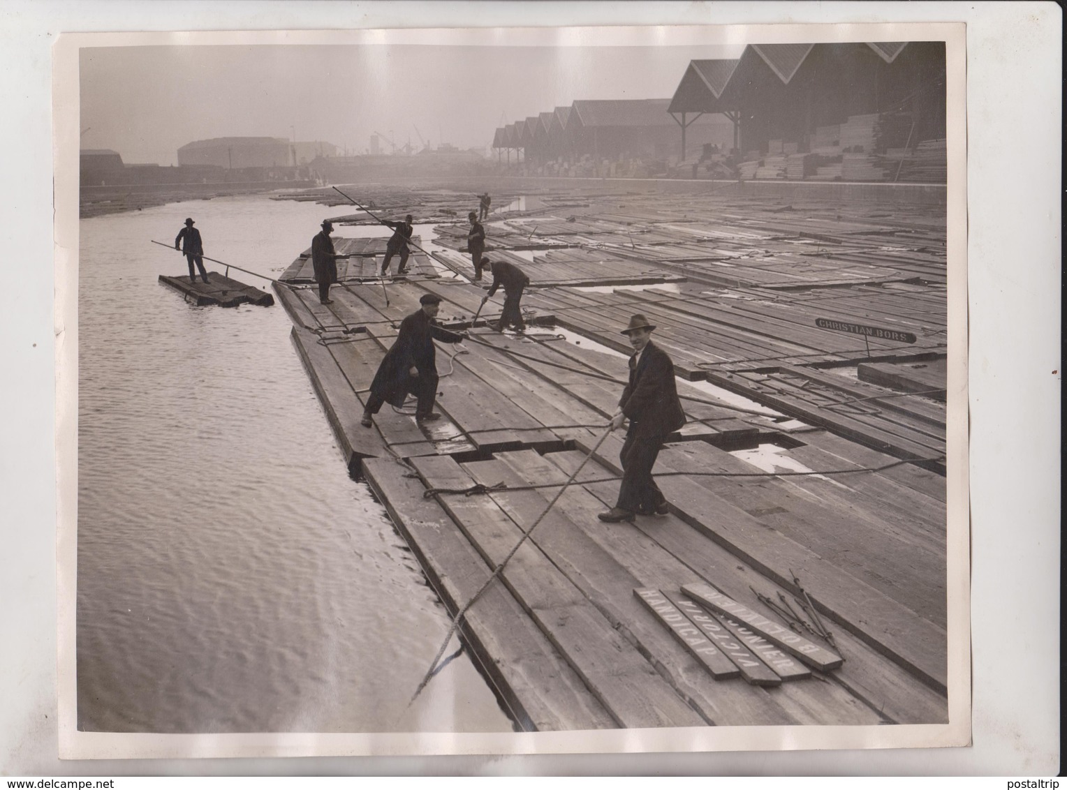 LONDON STORING TIMBER IN LONDON DOCK SURREY COMMERCIAL DOCKS PORT OF LONDON  25*20CM Fonds Victor FORBIN 1864-1947 - Profesiones