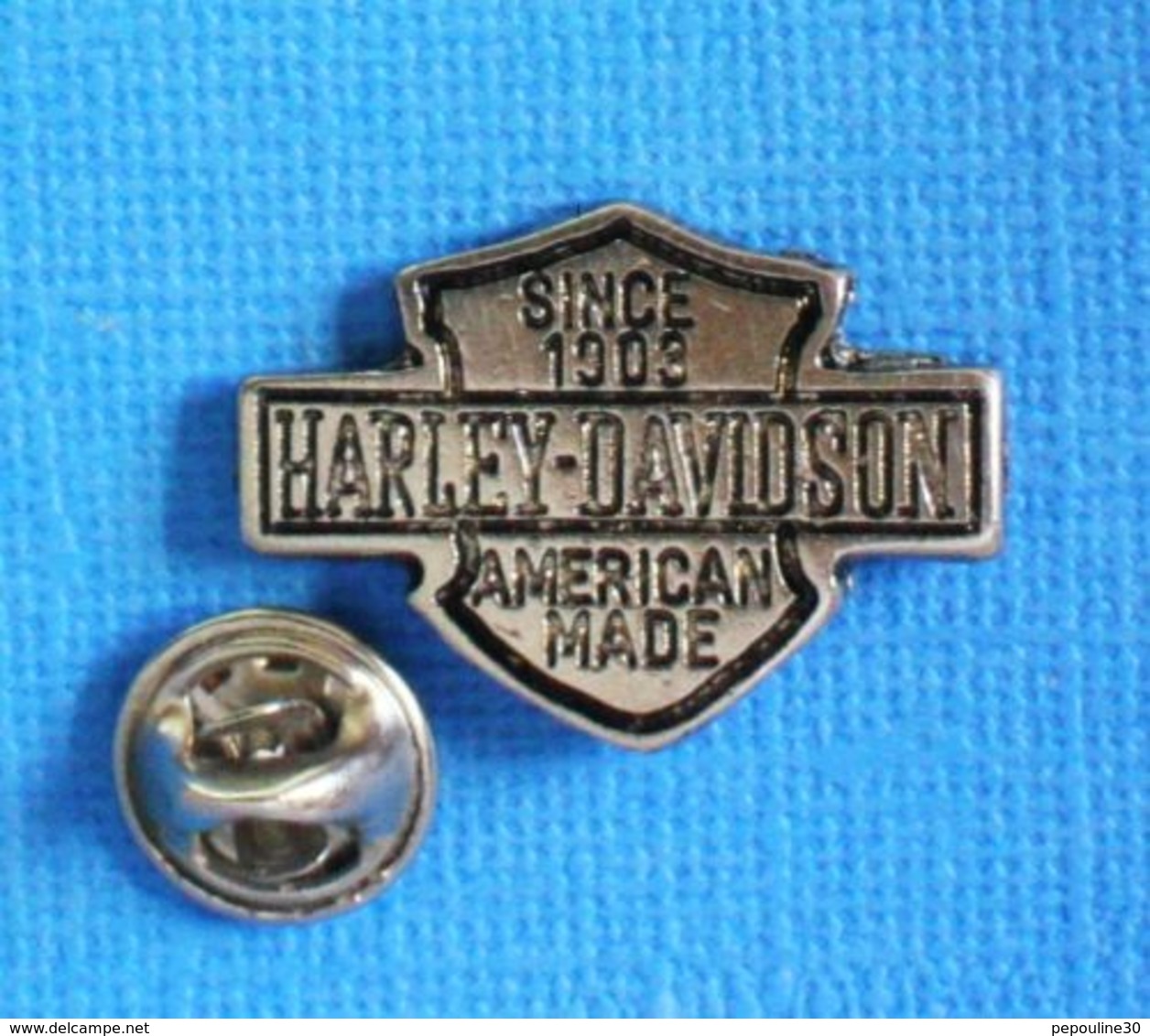 1 PIN'S //  ** SINCE 1903 / HARLEY-DAVIDSON / AMIRICAN MADE ** - Motorfietsen