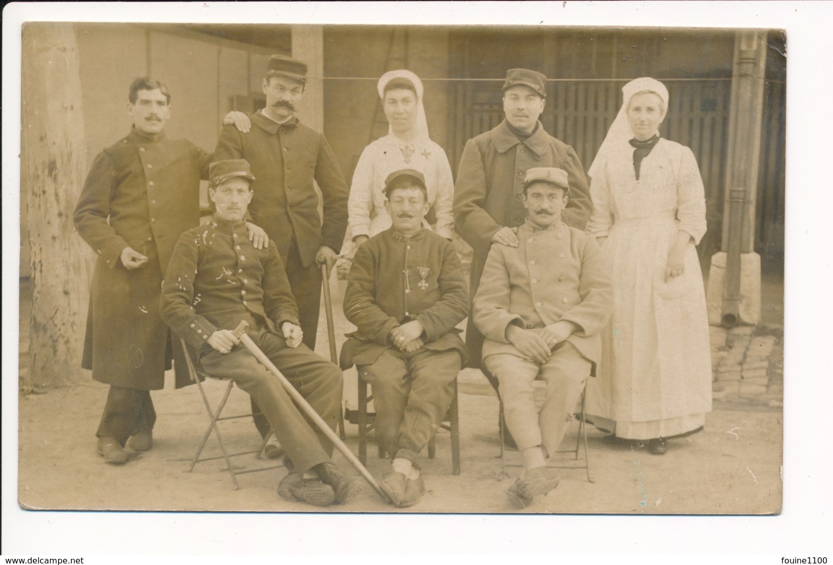 CARTE PHOTO Souvenir De L' Hôpital Temporaire N° 24 écrite De BOURGES ( Médaille Décoration Militaire ) - Bourges