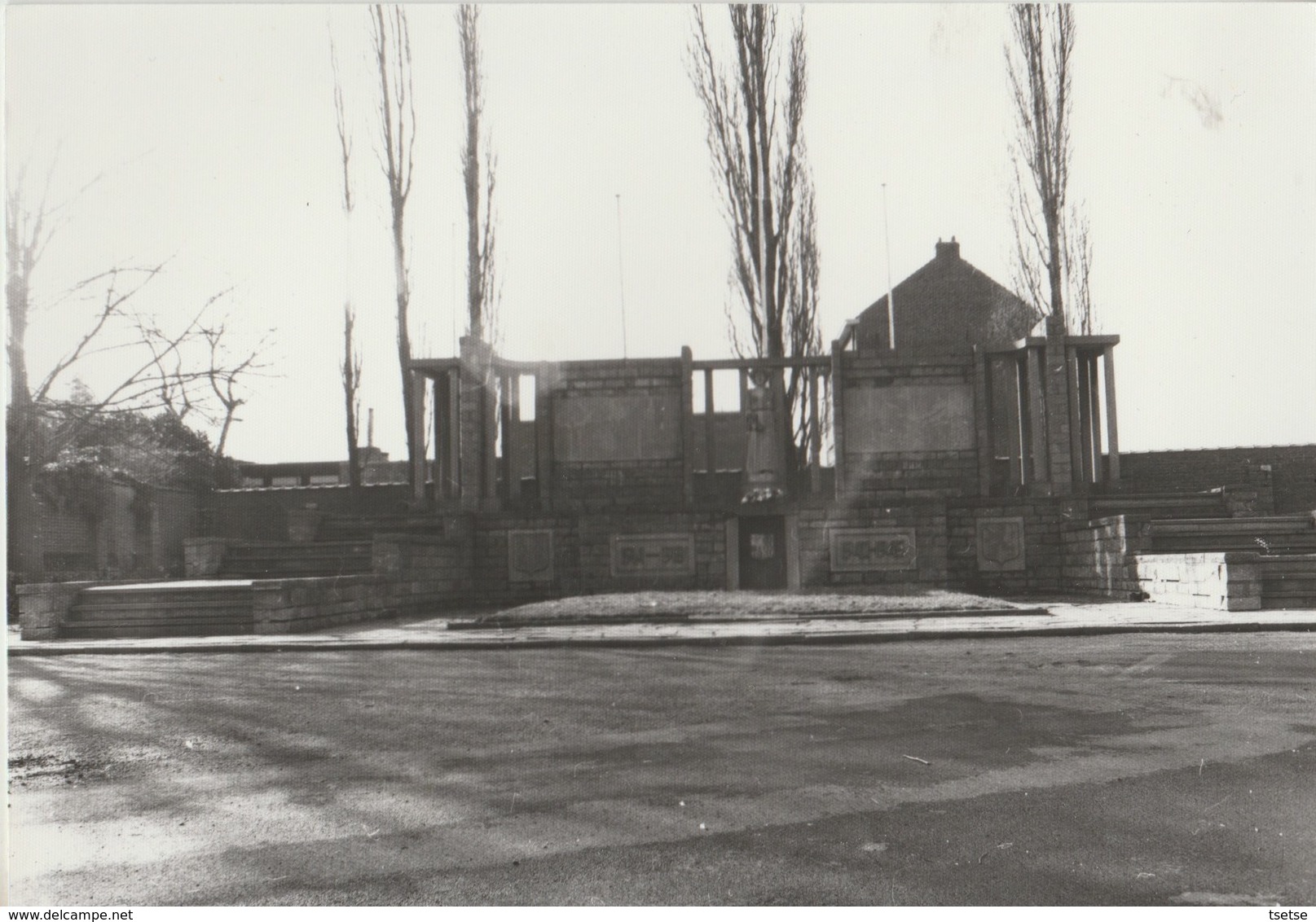 Hornu - Monument Aux Morts ... Photo Années 80 - Boussu