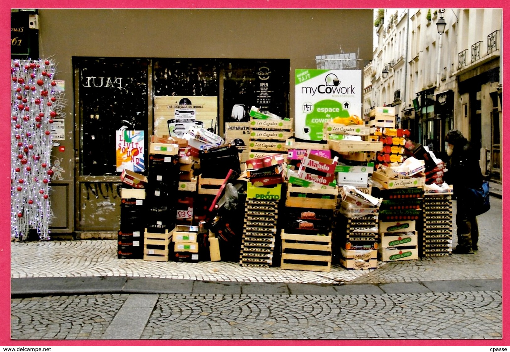 CPM (Photo Carte Philippe Touchard  Tirage Confidentiel) 75001 75002 Paris : La Fin De Marché (Rue Montorgueil) - Non Classés