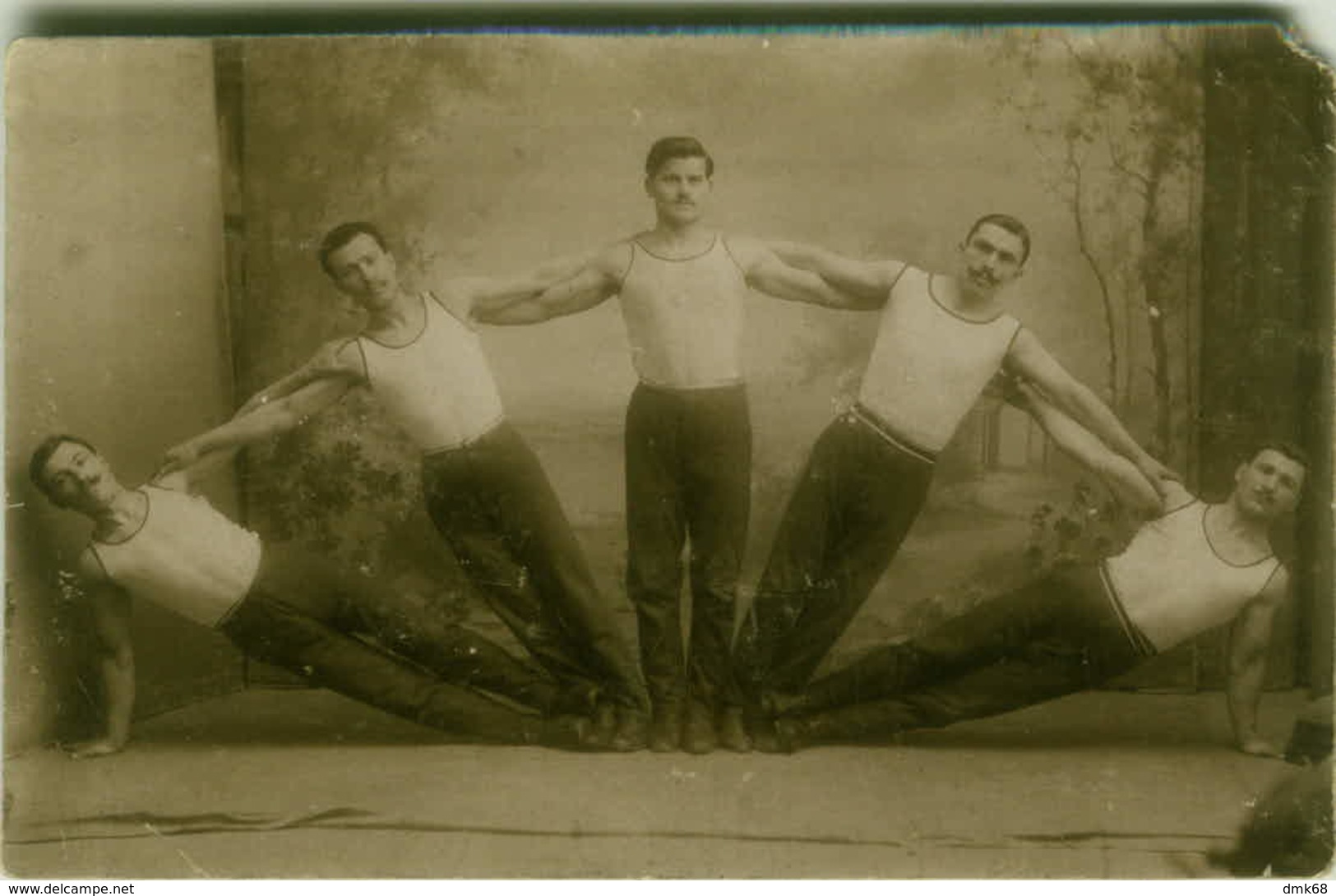 5 MUSCLE ACROBATS GYMNASTS BALANCING - RPPC POSTCARD 1910s/20s (7723) - Sport