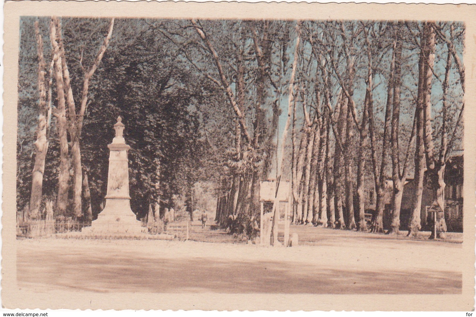 34 : SAINT-PONS : Foirail Et Monument Aux Morts - Colorisée - Militaire - - Saint-Pons-de-Thomières