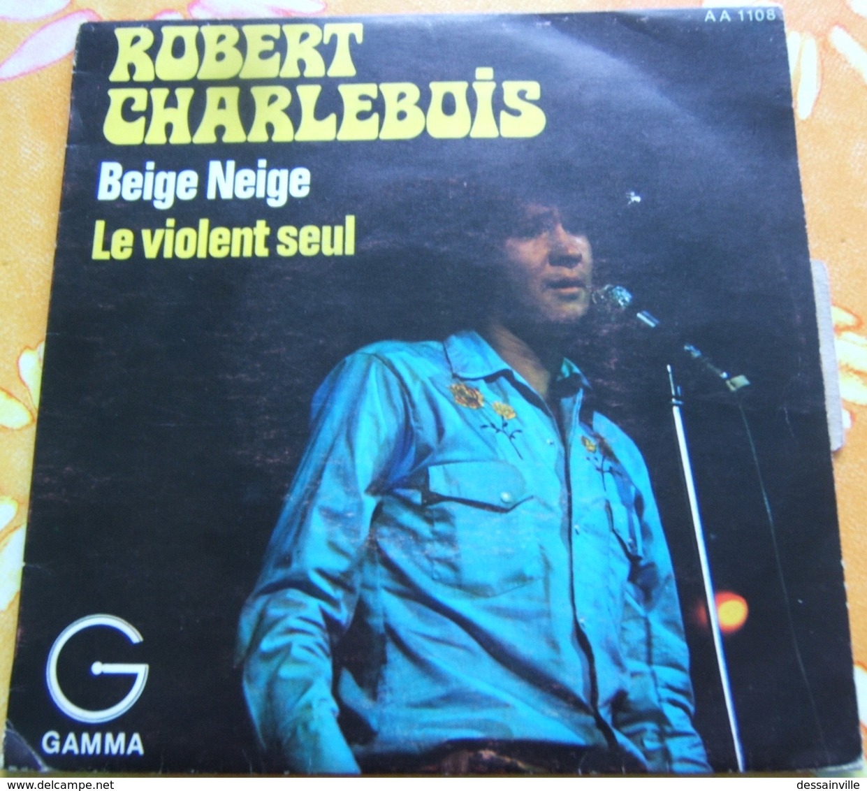 45 Tours ROBERT CHARLEBOIS - BEIGE NEIGE / LE VIOLENT SEUL - Country Y Folk