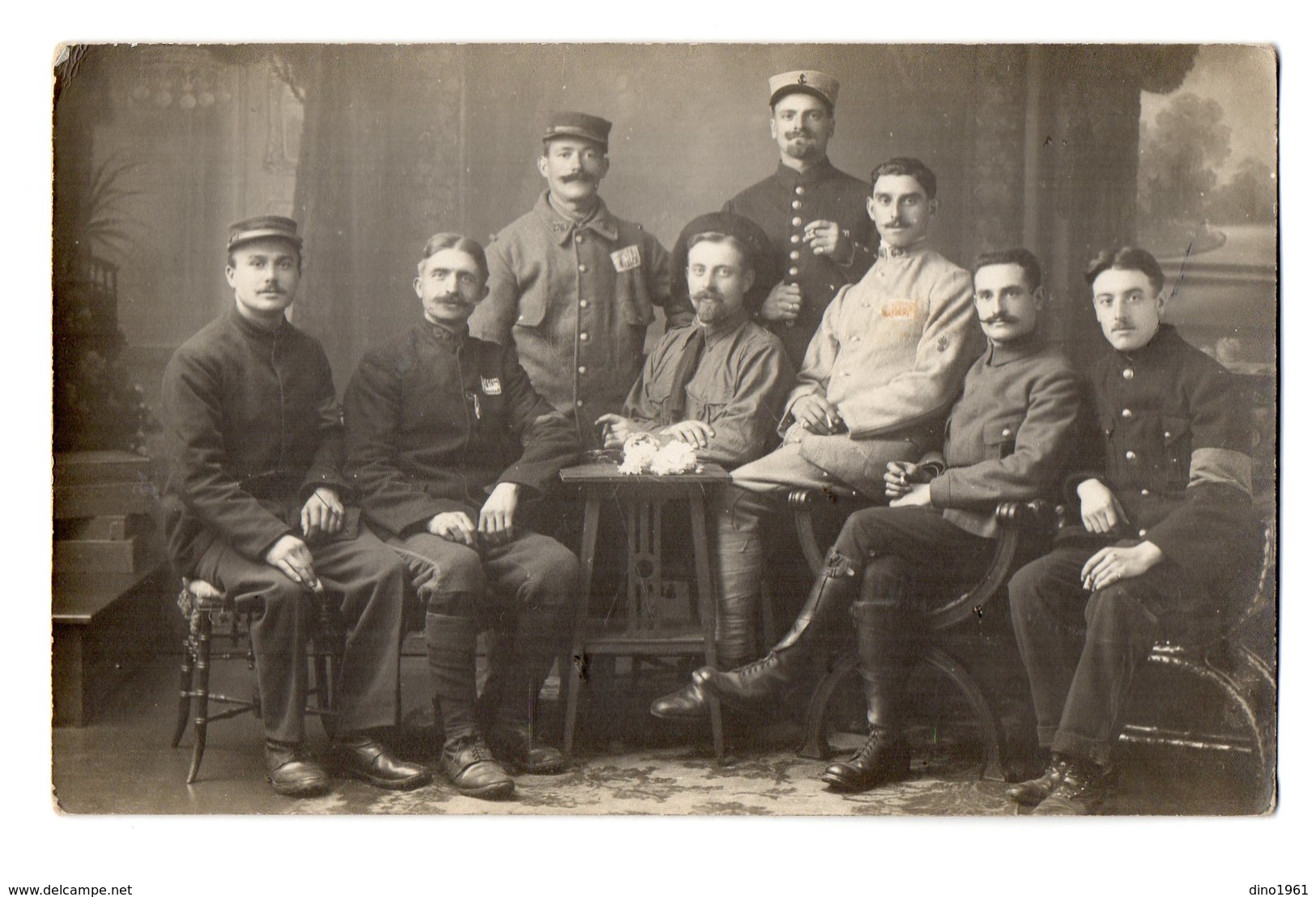 CPA 2852 - MILITARIA - Carte Photo Militaire - Un Groupe De Prisonniers De Guerre En Allemagne - Photo F. BERTHOLD - Personnages