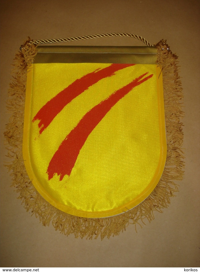 SPANISH BASEBALL SOFTBALL FEDERATION - PENNANT – FLAG - BANNER - SPAIN - ESPANA - Habillement, Souvenirs & Autres