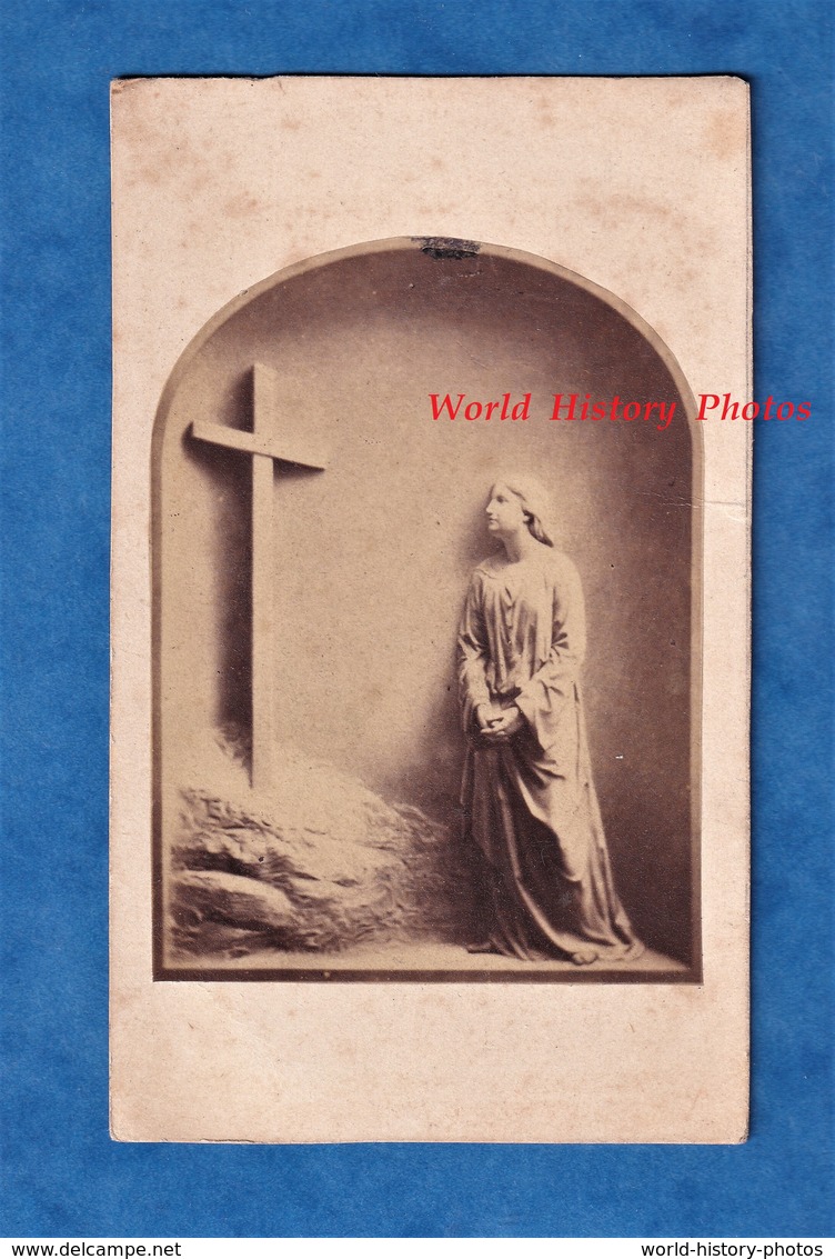 Photo Ancienne CDV Vers 1860 1870 - Représentation à Identifier - Vierge Marie ? Croix Du Christ - Art Sculpture ? - Anciennes (Av. 1900)
