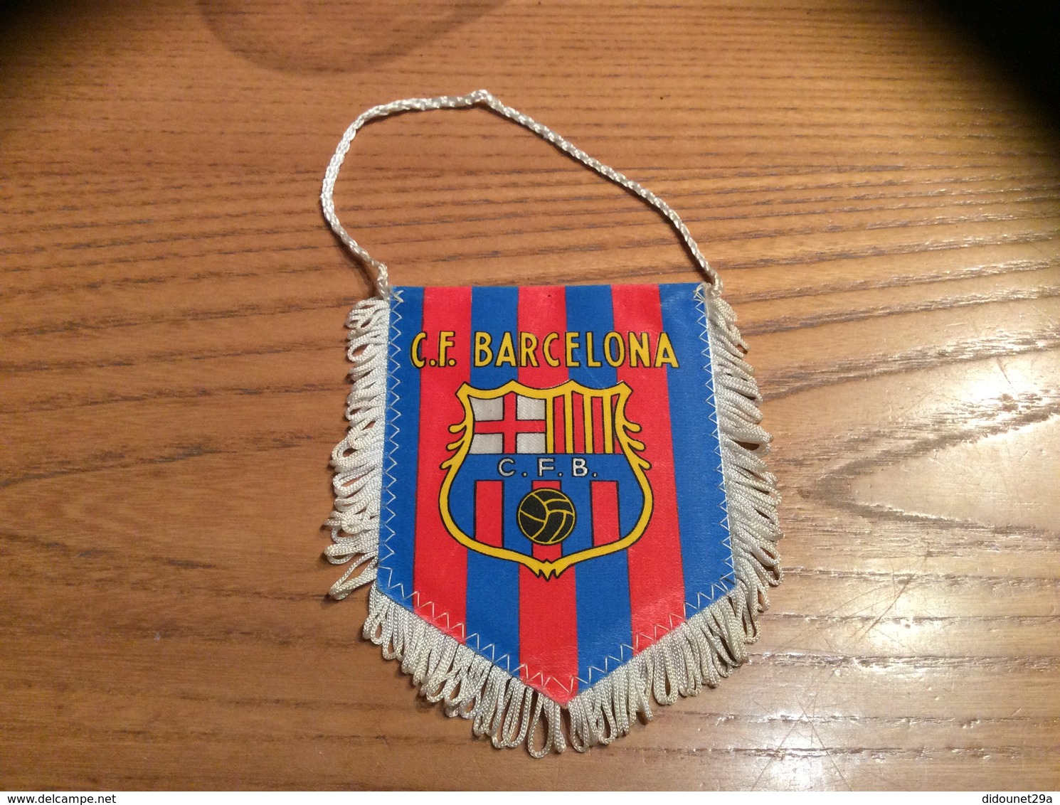 Fanion Football «FC BARCELONA» (Espagne) - Habillement, Souvenirs & Autres