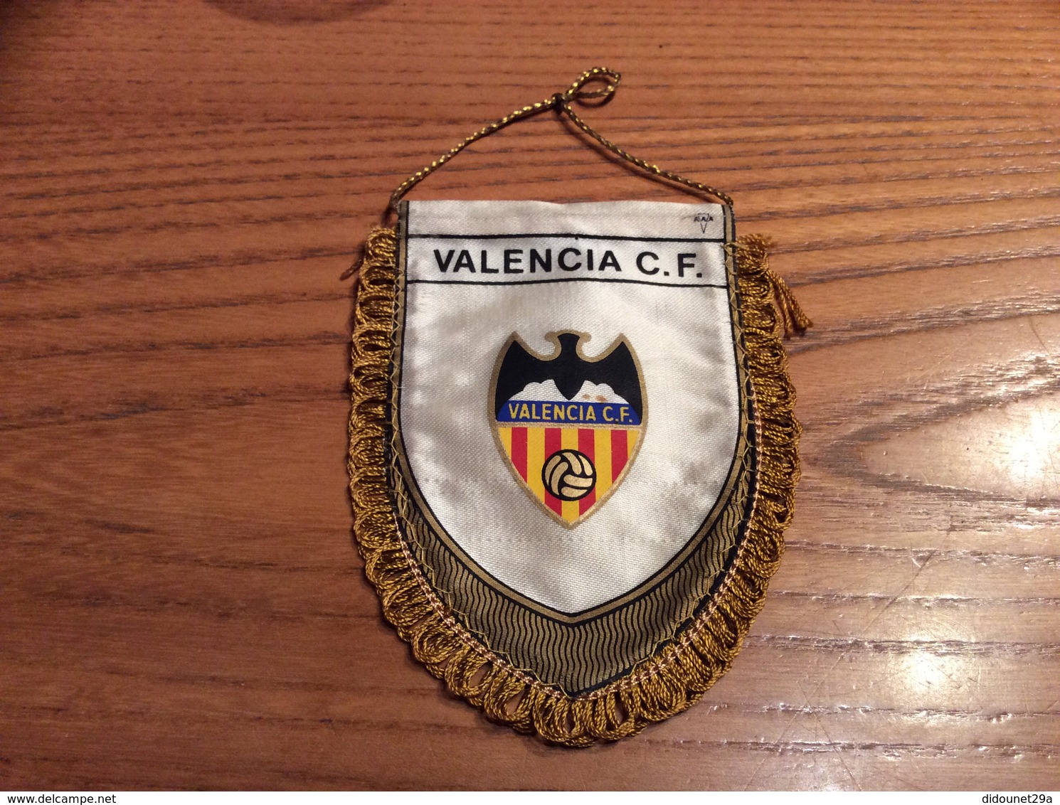 Fanion Football «VALENCIA CF» (Espagne, Chauve-souris) - Habillement, Souvenirs & Autres