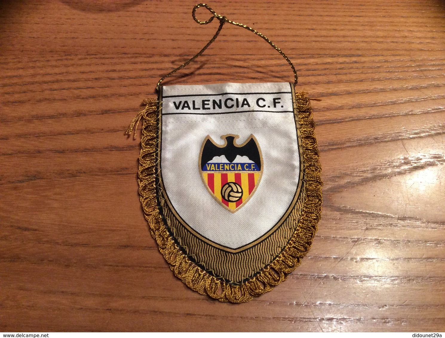 Fanion Football «VALENCIA CF» (Espagne, Chauve-souris) - Habillement, Souvenirs & Autres