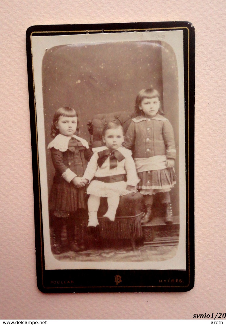 Photographie Ancienne CDV - 3 Jolies Petites Sœurs Se Tenant Par La Main - Par POULLAN  à Poitiers - Anciennes (Av. 1900)